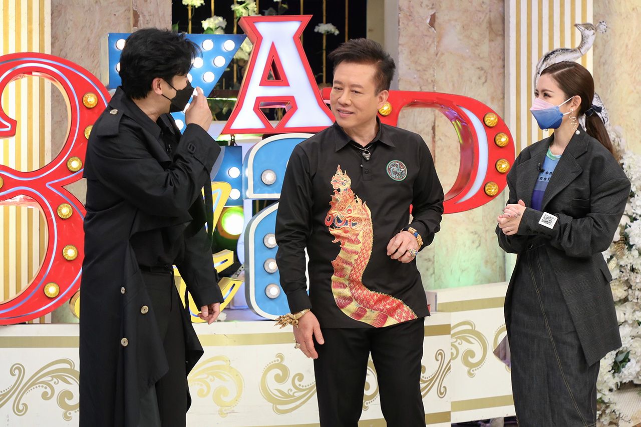 อาจารย์ทำไมไม่กล้าสบตาน้องแอฟ??