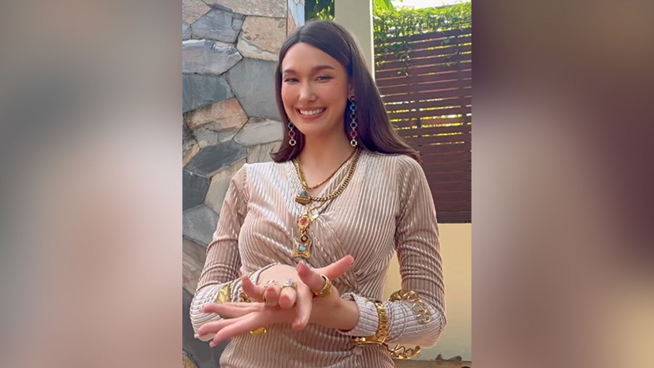 ทันทีที่ แม่กุ้ง ประกาศ สาวๆแห่ไปเมนต์ขอสมัครกันให้พรึ่บ แต่ที่มาแรงสุดเห็นจะเป็น แจ็คกี้ ชาเคอลีน ถึงกับทำคลิปบรรยายสรรพคุณมาพร้อม ...โอกาสมาแล้ว แฟนคลับอันดับ 1.