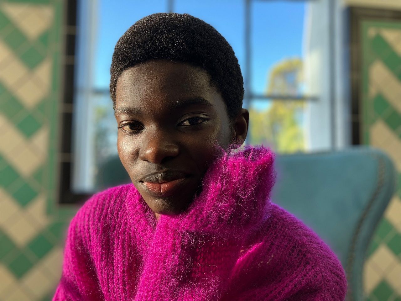 โหมด HDR อัจฉริยะ 4 ช่วยปรับแต่งสี คอนทราสต์ และนอยซ์โดยแยกจากกัน ทำให้ภาพมีความสมจริงยิ่งขึ้น