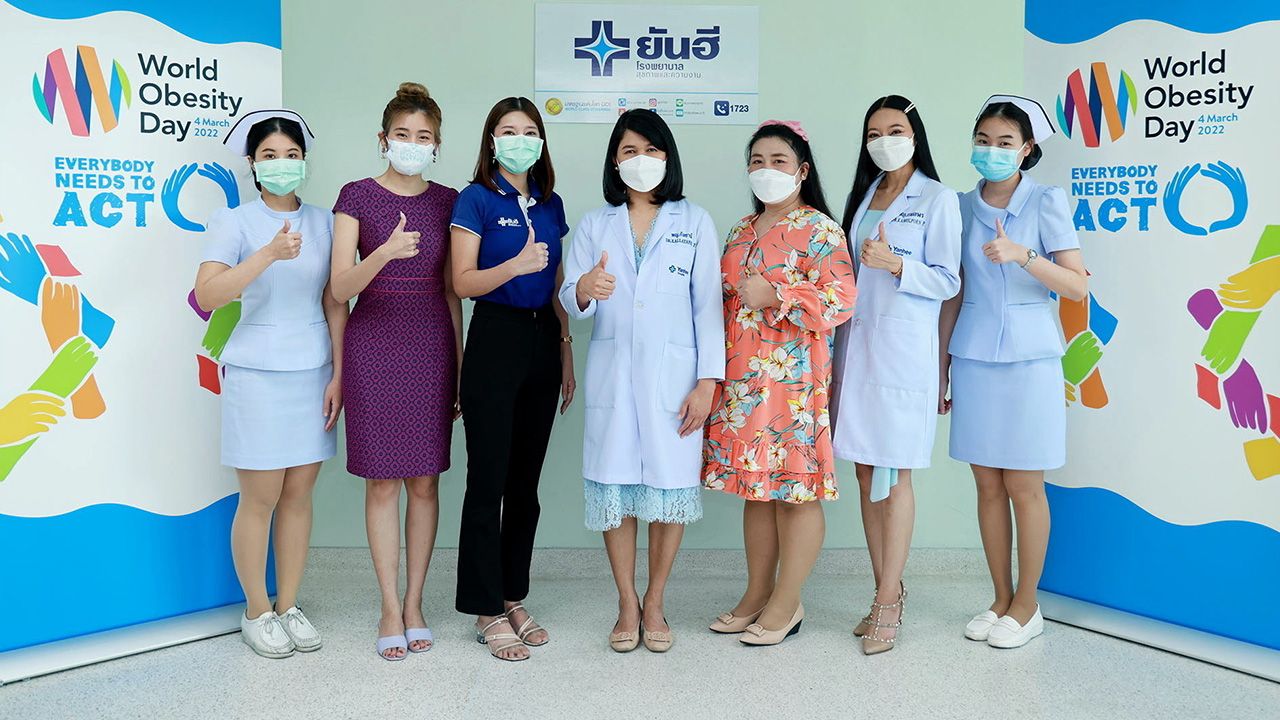 หุ่นดีได้ พญ.กัลยาณี พรโกเมธกุล จัดกิจกรรมพิเศษ เนื่องในวันโรคอ้วนโลก ประจำปี 2565แนะวิธีการรักษาโรคอ้วนให้มีประสิทธิภาพ เพื่อลดการเสี่ยงต่อโรคร้าย พร้อมเทคนิคลดน้ำหนักโดยมี พญ.กมลพร พูลพุฒ และ ลักขณา ศรีสร้อย มาร่วมงานด้วย ที่โรงพยาบาลยันฮี วันก่อน.
