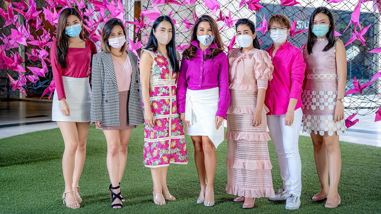 สตรีสากล ศุภานวิต เอี่ยมสกุลรัตน์ จัดกิจกรรม “วันสตรีสากล” รณรงค์เพื่อผู้หญิงตลอดเดือนมีนาคม พร้อมเชิญชวนผู้หญิงไทยมีส่วนร่วมผลักดันบทบาท โดยมี สุจิตรา เกษสุวรรณ์, มายูร พงษ์ประยูร และ อารีย์ อำนักมณี มาร่วมงานด้วย ที่คริสตัล ดีไซน์ เซ็นเตอร์ วันก่อน.