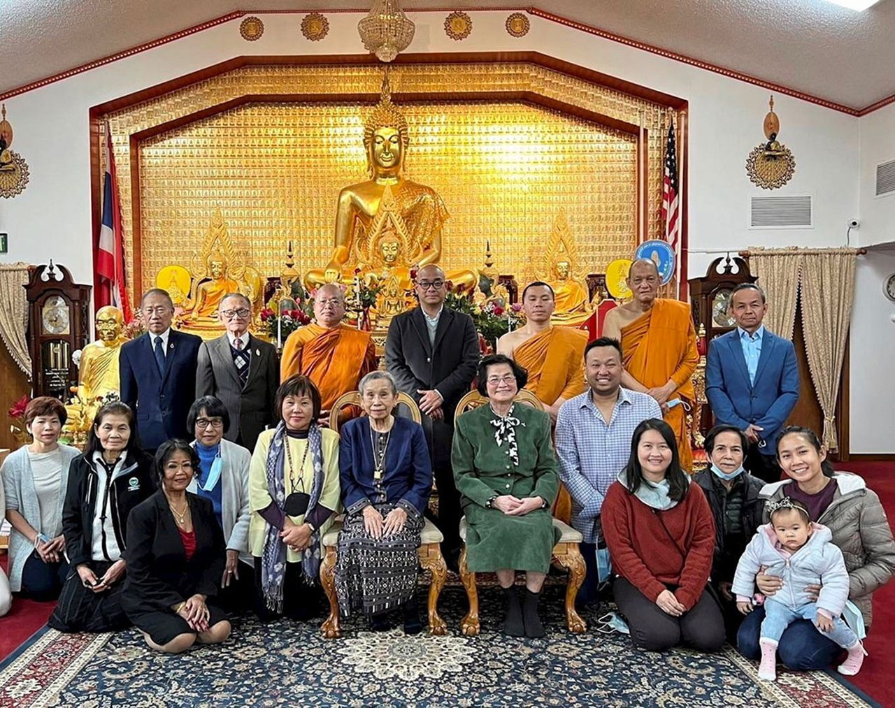 เยี่ยมชุมชน ต่อ ศรลัมพ์ กสญ. ณ นครลอสแอนเจลิส สหรัฐฯ และ พีร์ภากรณณ์ เนียมใย กงสุล ไปเยี่ยมชุมชนไทยพร้อมรับฟังปัญหาเพื่อแก้ปัญหาด้านบริการ ที่วัดพุทธวราราม เมืองเดนเวอร์ รัฐโคโลราโด เมื่อวันก่อน.