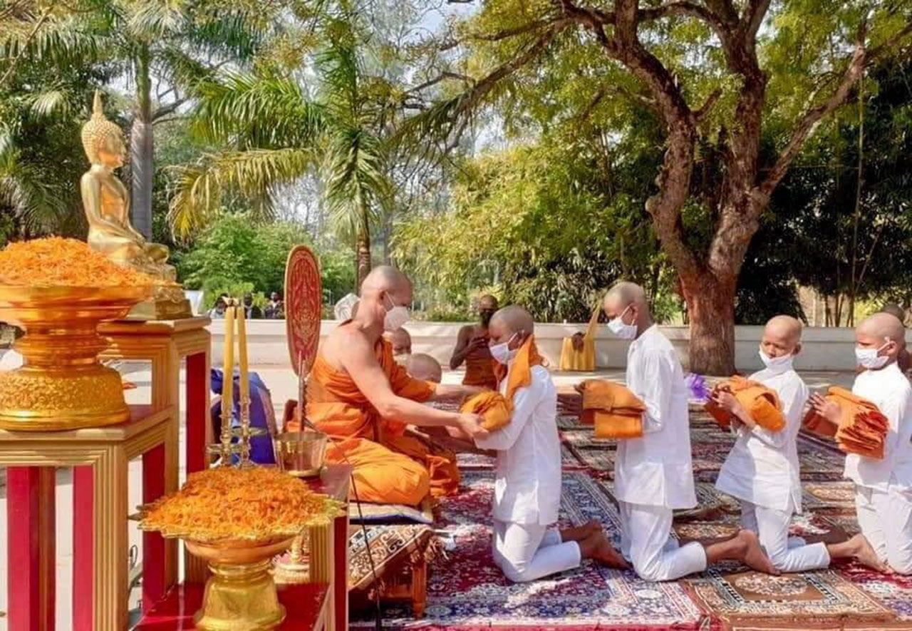 อุปสมบท พระธรรมโพธิวงศ์ หน.พระธรรมทูตสายอินเดีย-เนปาล มอบหมายให้ พระมหานิพนธ์ ญาณวีโร เป็นพระอุปัชฌาย์บรรพชากุลบุตรชาวอินเดีย 25 คน เพื่อถวายเป็นพุทธบูชา ที่วัดเวฬุวันมหาวิหาร อินเดีย.