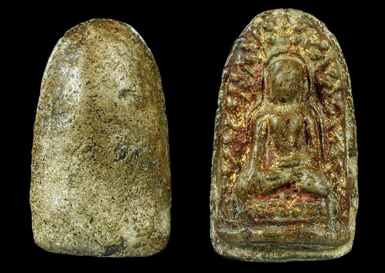 พระลือ หน้ามงคล เนื้อเขียว กรุวัดประตูลี้ ของ อิทธิ ชวลิตธำรง.