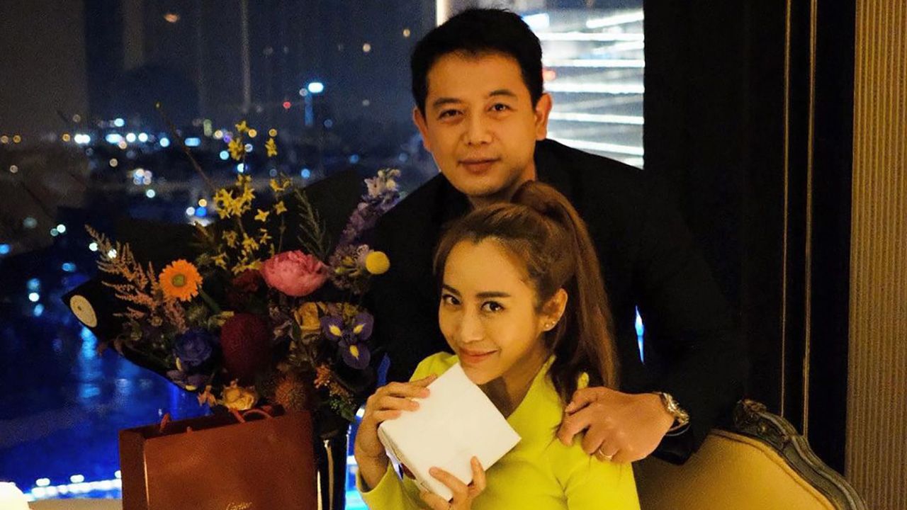 หยุดทำคอนเทนต์ ออกกำลังกายซัก 1 วัน จ๋า-ณัฐฐาวีรนุช แต่ชุดสวยออกไปดินเนอร์หรูควงคู่คุณสามี เนื่องในวันครบรอบแต่งงาน 2 ปี และที่พิเศษจริงๆก็คือมีภาพคู่ให้เห็นนี่แหละ.