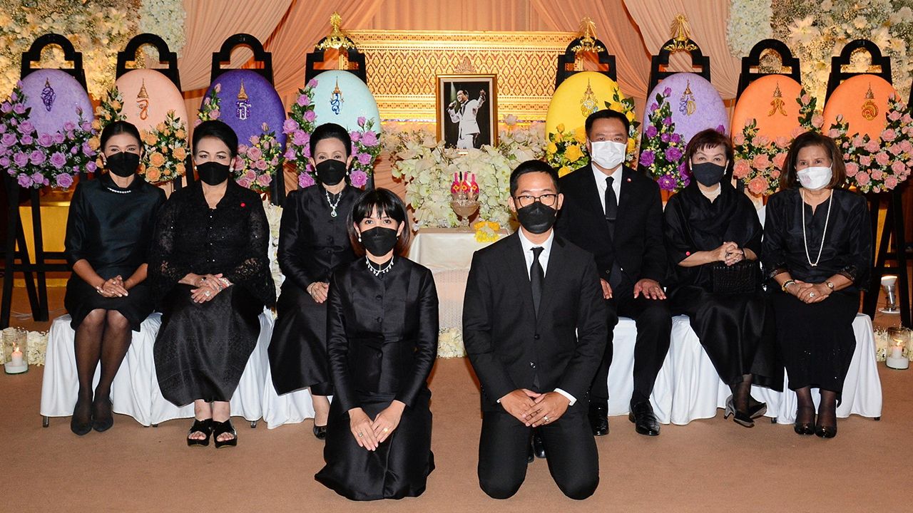 สุคติ อนุทิน ชาญวีรกูล รมว.สาธารณสุข เป็นประธานในพิธีสวดพระอภิธรรมศพ เศรษฐา ศิระฉายา สามี อัญชลี ศิระฉายา บิดาของ พุทธธิดา ศิระฉายา โดยมี ลาวัลย์ กันชาติ, ขวัญจิตร์ อุดมสุขนิรันดร และ ดาวรรณ นาคหิรัญกนก มาร่วมในพิธีด้วย ที่วัดเทพศิรินทราวาส วันก่อน.