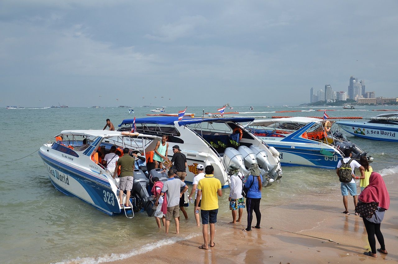 ควรให้เรือจอดสนิทก่อนจึงเดินขึ้นหรือลงจากเรือ
