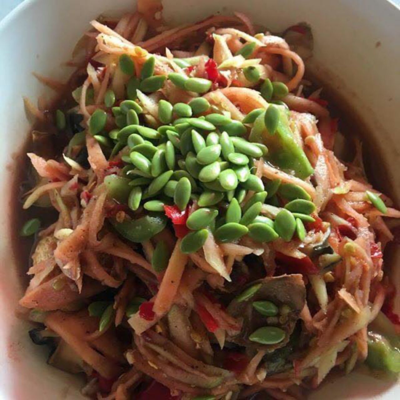 ส้มตำที่ผสมน้ำปลาร้าสุดแซ่บ  (ขอบคุณภาพ : เฟซบุ๊ก ปลาร้าสับทรงเครื่อง ชัยภูมิ)