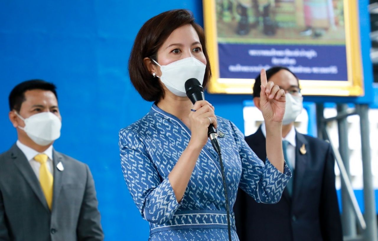 ตรีนุช เทียนทอง รมว.ศึกษาธิการ