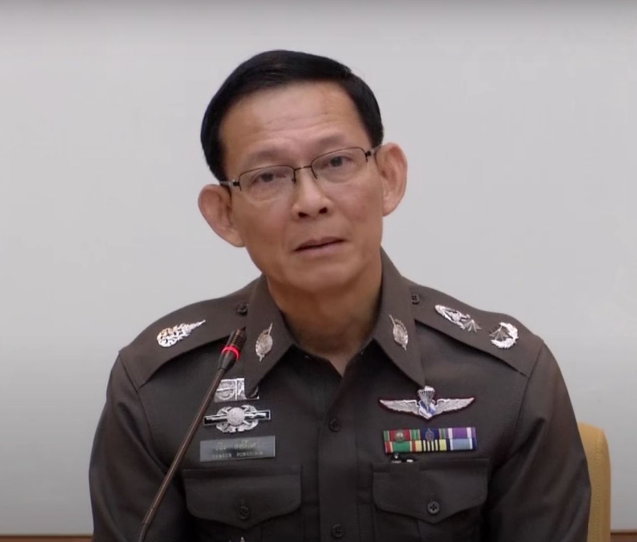 พล.ต.ต.ปวีณ พงศ์สิรินทร์ อดีตหัวหน้าพนักงานสอบสวนคดีค้ามนุษย์โรฮีนจา