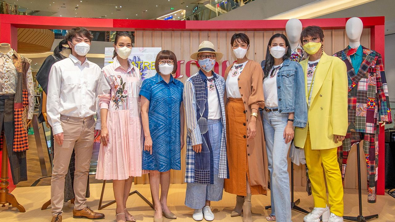 ดูแฟชั่น ศิริชัย ทหรานนท์ เปิดตัว Theatre 2022-Sustainable คอลเลกชันในปี 2022 ของแบรนด์เธียเตอร์ จัดในรูปแบบนิทรรศการ โดยมี สุมา วงษ์พันธุ์, อารยา อินทรา, ม.ล.อรดิศ สนิทวงศ์, อมร มงคลแก้วสกุล และ เข็มอัปสร สิริสุขะ มาร่วมงานด้วย ที่ไอคอนสยาม วันก่อน.