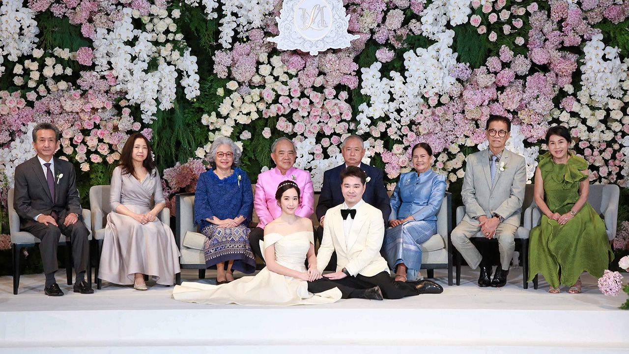 สุดชื่นมื่น สดาวุธ–อรวรรณ เตชะอุบล และ วิชาญ วชิรพงศ์ จัดพิธีหมั้นและพิธีมงคลสมรสระหว่าง หลุยส์ เตชะอุบล กับ ภสุ วชิรพงศ์ โดยมี พล.อ.เลิศรัตน์ รัตนวานิช เป็นเถ้าแก่ฝ่ายเจ้าสาว และ ณัฐวุฒิ ประเสริฐสุวรรณ เป็นเถ้าแก่ฝ่ายเจ้าบ่าว ที่โรงแรมโฟร์ซีซั่นส์ วันก่อน.