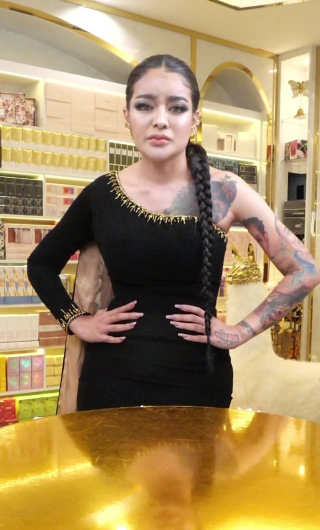 พิมรี่พาย ขอบคุณภาพจากเพจ พิมรี่พายขายทุกอย่าง