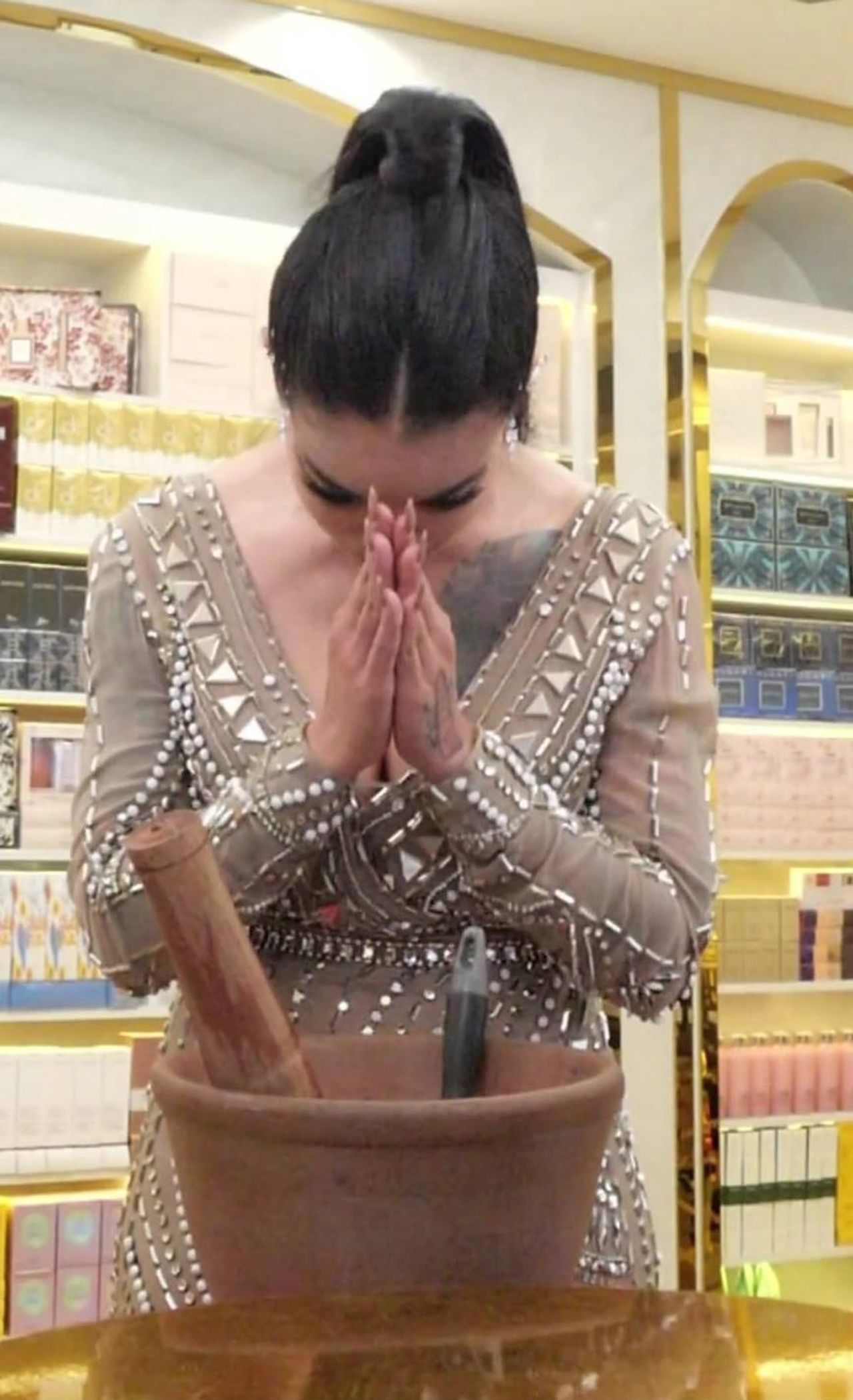 ขอบคุณภาพจากแฟนเพจ พิมรี่พายขายทุกอย่าง