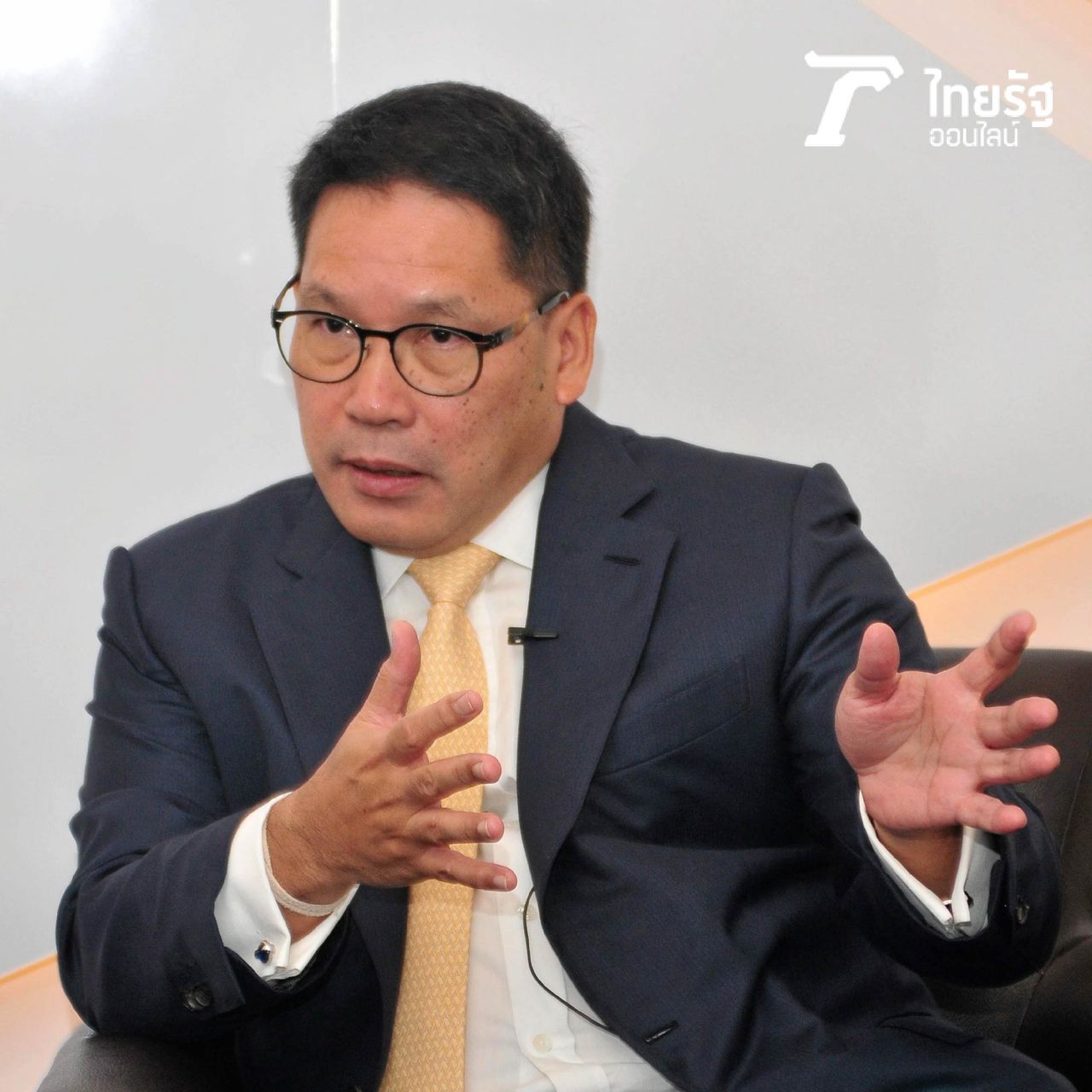 อุตตม สาวนายน รัฐมนตรีว่าการกระทรวงการคลัง (ขณะนั้น)