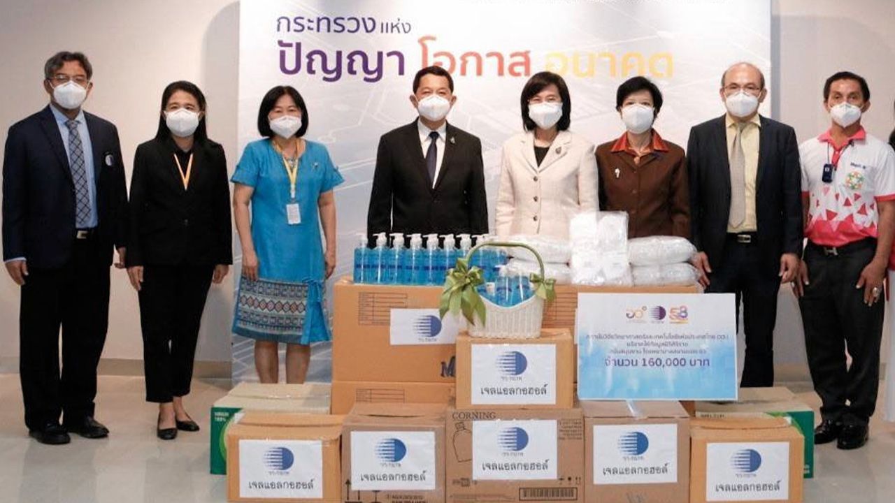 ไว้ป้องกัน ศ.ดร.นายแพทย์ สิริฤกษ์ ทรงวิไล, ดร.ชุติมา เอี่ยมโชติชวลิต และ ดร.ประทีป วงค์บัณฑิต รับมอบหน้ากาก N95 จำนวน 4,000 ชิ้น เพื่อป้องกันการแพร่ระบาดของไวรัสโควิด-19 จาก สหพัฒจ์ ตระกูลอนุสรณ์ ประธาน กก.บ.มารีอา โปรดักส์ ที่กระทรวง อว. วันก่อน.