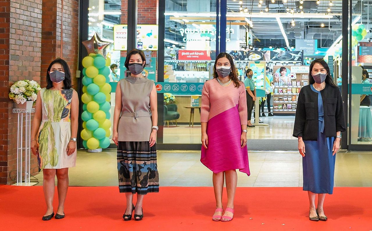 สาขาใหม่ - อรกานดา อรรถวิภัชน์ เป็นประธานเปิด Lotus’s พร้อมโปรโมชันพิเศษให้บริการเต็มรูปแบบ โดยมี จิรายุ รัตตประดิษฐ์, จิตตินี จอมปรัชญา, รัตนธร ลิมป์ไพศาล และ มนต์ชัย อินทรพรอุดม มาร่วมงานด้วย ที่ศูนย์การค้าเดอะ มาร์เก็ต แบงคอก ราชประสงค์ วันก่อน.
