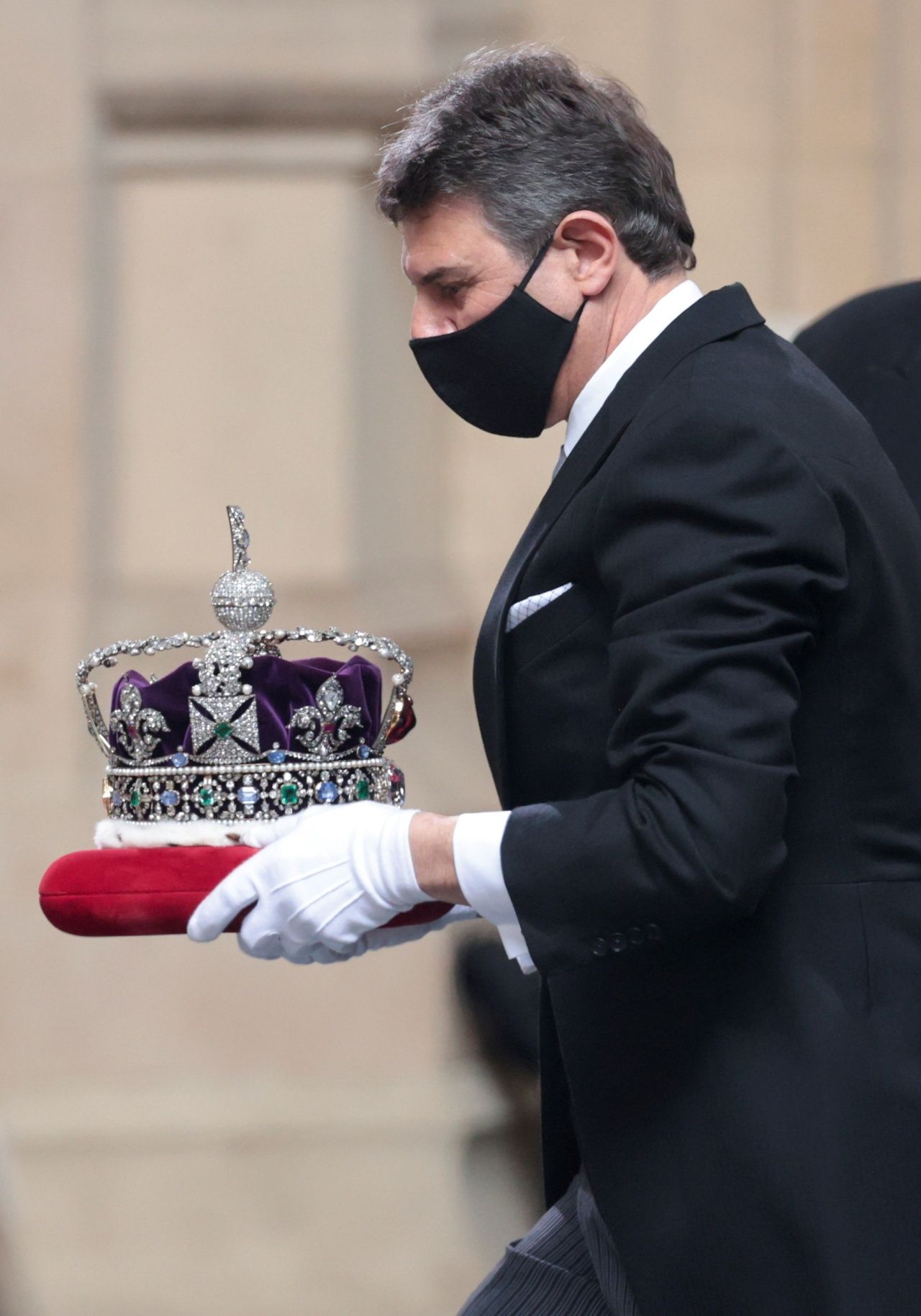 มหามงกุฎอิมพีเรียลสเตท