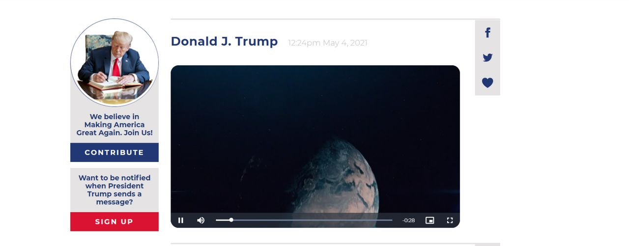 From the desk of Donald J. Trump สารจากโต๊ะทำงานของทรัมป์