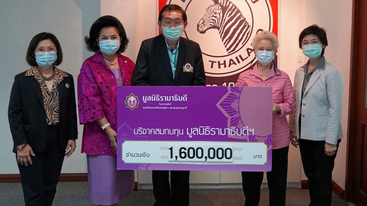 ป้องกันโควิด เสถียร-นภาพร ยังวาณิช บริจาคเงินจำนวน 1,600,000 บาท ให้แก่ ศ.นพ.พรชัย สิมะโรจน์ เพื่อสนับสนุนสมทบทุนมูลนิธิรามาธิบดี ในโครงการป้องกันและช่วยเหลือผู้ป่วยสถานการณ์แพร่ระบาดไวรัสโควิด-19 ที่บริษัท เสถียรสเตนเลสสตีล ย่านประเวศ วันก่อน.