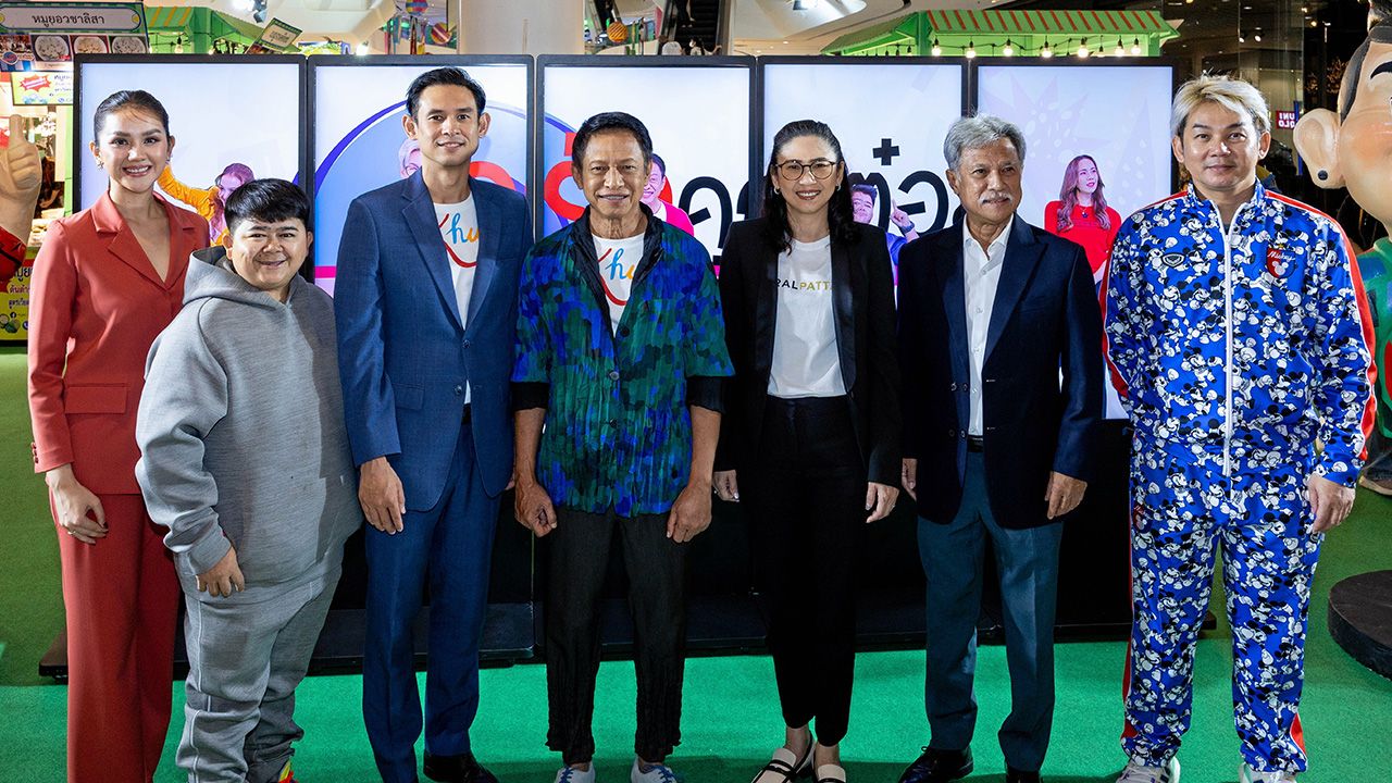 ของอร่อย ดวงสมร เจริญบัณฑิตชัย และ ไตรภพ ลิมปพัทธ์ เปิดงาน ครัวคุณต๋อยยกทัพ รวบรวมร้านเด็ดเมนูอร่อยกว่า 60 ร้านมาให้เลือกช็อปอย่างจุใจ จัดถึง 15 พ.ค. โดยมี ก่อเกียรติ ลิมปพัทธ์, พัทธยศ ลิมปพัทธ์ และ กีรติ เทพธัญญ์ มาร่วมงานด้วย ที่เซ็นทรัล เวสต์เกต วันก่อน.