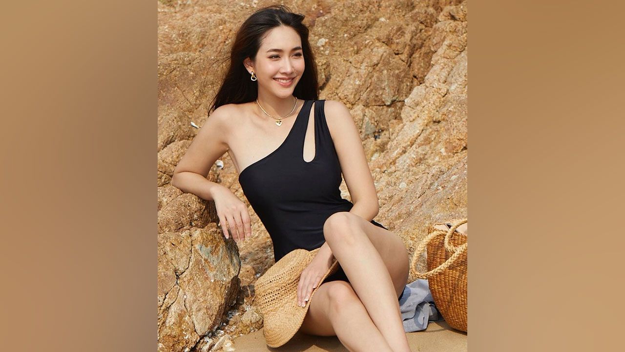 เพิ่งจะเบิร์ธเดย์ไปหยกๆ สาว มิน-พีชญา เปิดซิงอายุครบ 34 ปีด้วยโพสต์โชว์ใส่ชุดว่ายน้ำลงอินสตาแกรม พร้อมเขียนแคปชัน “อากาศร้อนไหมมมม?”...เอิ่ม อากาศจะยิ่งร้อนก็เพราะภาพนี้นี่แหละ!