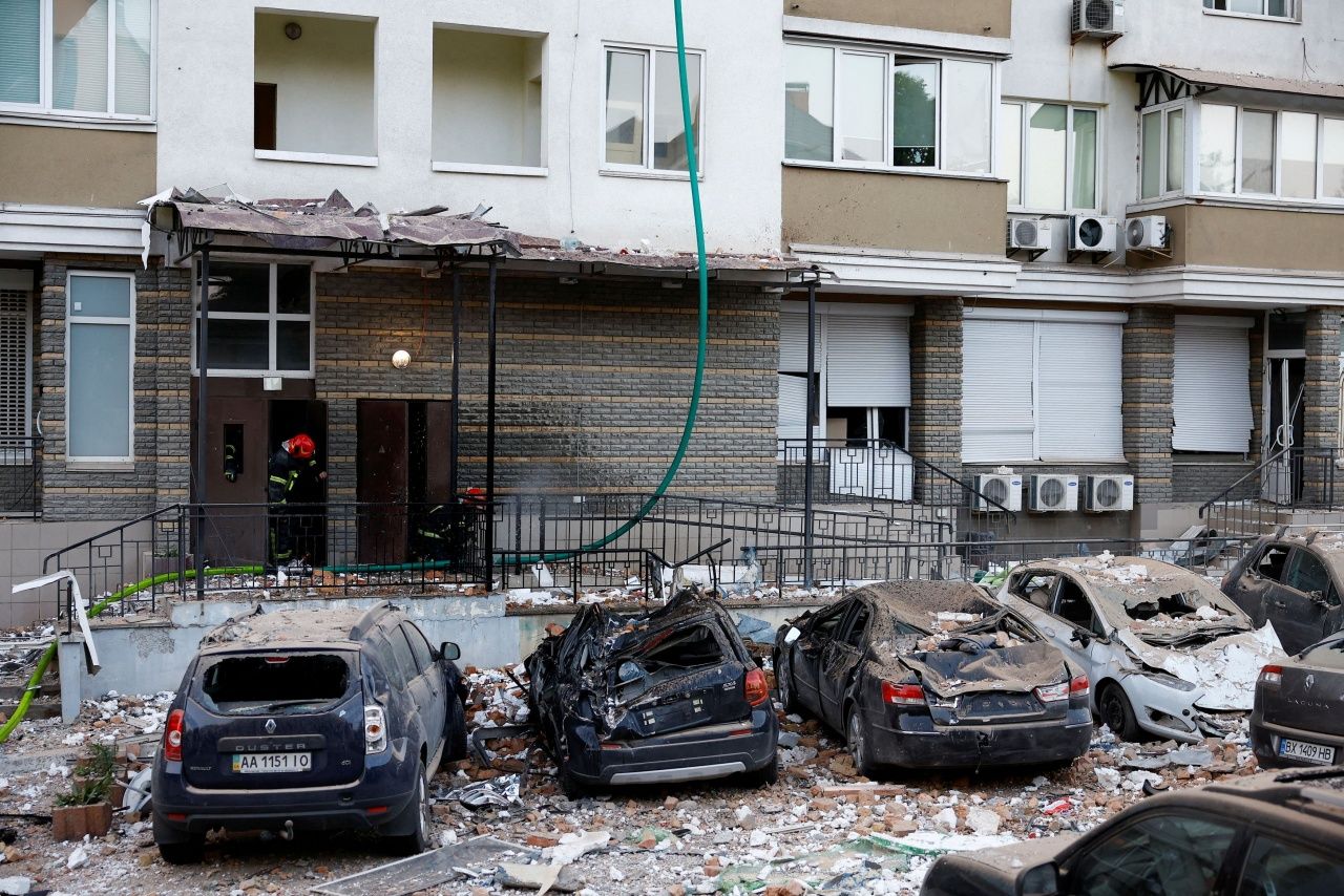 สภาพความเสียหาย จากรัสเซียส่งโดรนและยิงมิสไซล์มาโจมตีกรุงเคียฟ แต่ถูกกองกำลังป้องกันภัยทางอากาศยูเครนยิงสกัดจนตกเกือบทั้งหมด 