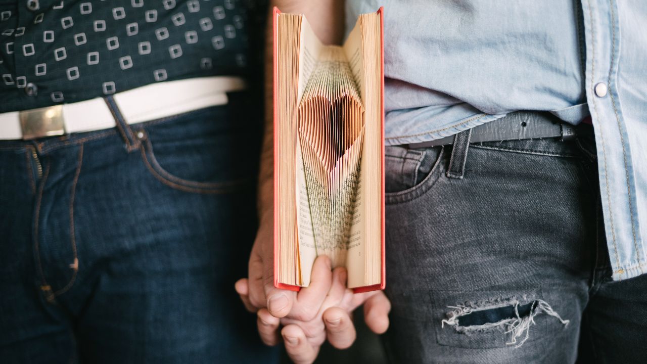 ต้อนรับเดือนแห่ง Pride Month ด้วย 10 นิยายวายสนุกๆ อ่านเพลินไม่มีเบื่อ