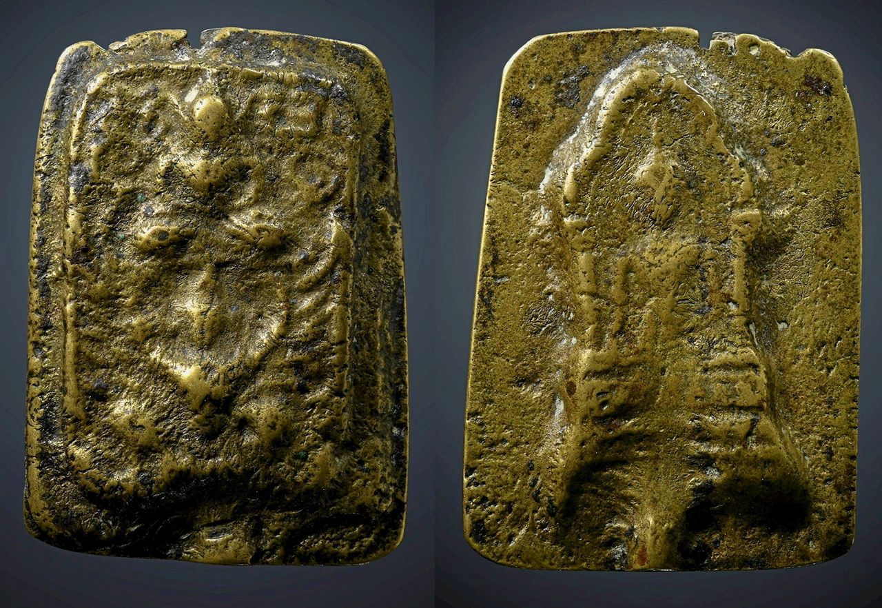 พระพุทธทรงครุฑ หลังพระพุทธชินราช เนื้อโลหะผสม พ.ศ.๒๔๗๓ หลวงพ่อโบ้ย วัดมะนาว ของบอมเบย์ สุพรรณ.