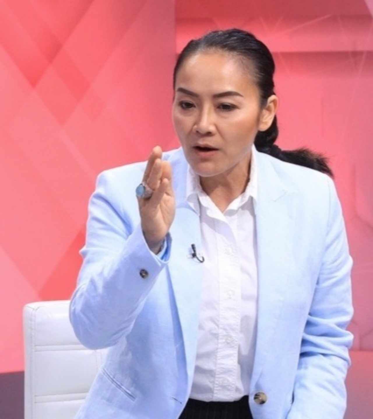 ดร.มัลลิกา บุญมีตระกูล มหาสุข อดีตกรรมการบริหารพรรคประชาธิปัตย์