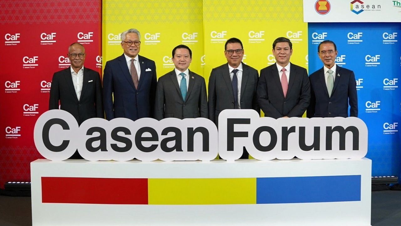 สัมมนา ฐาปน สิริวัฒนภักดี จัดสัมมนา “C asean Forum 2023” ครั้งที่ 1 หัวข้อแผนการเชื่อมโยงภูมิภาคอาเซียนยุทธศาสตร์เพื่อการเปลี่ยนแปลง โดยมี ฮุน ซาเรือน ทูตกัมพูชา, รุ่งโรจน์ รังสิโยภาส, พิษณุ สุวรรณะชฎ และ พลภัทร สุวรรณศร มาร่วมงานด้วย ที่อาคาร CW Tower วันก่อน.