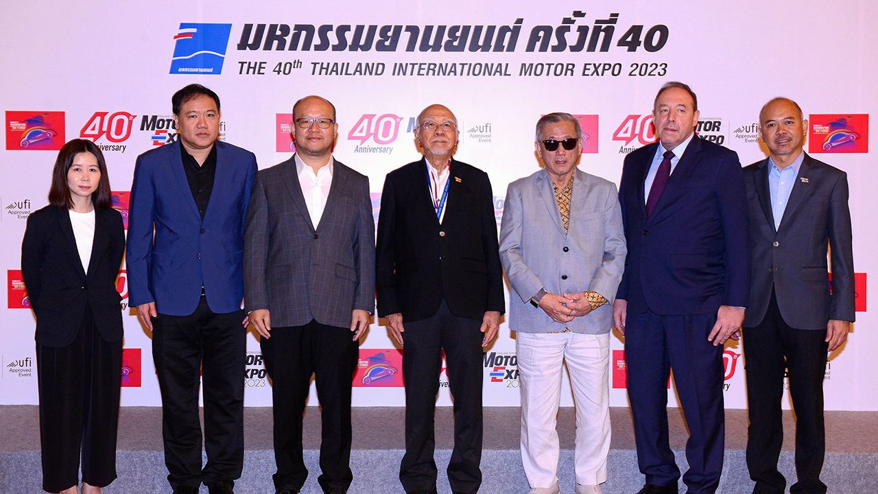 จองได้แล้ว - ขวัญชัย ปภัสร์พงษ์ แถลงข่าวการเปิดจองพื้นที่ในงาน “มหกรรมยานยนต์ ครั้งที่ 40” โดยมี พอลล์ กาญจนพาสน์, สุรเชษฐ์ อัศวเรืองอนันต์, โคลด เซนย์, ประพงษ์ ไม้เจริญ, รัศมี พณิชยานนท์ และ ชลัทชัย ปภัสร์พงษ์ มาร่วมงานด้วย ที่อิมแพ็ค เมืองทองธานี วันก่อน.