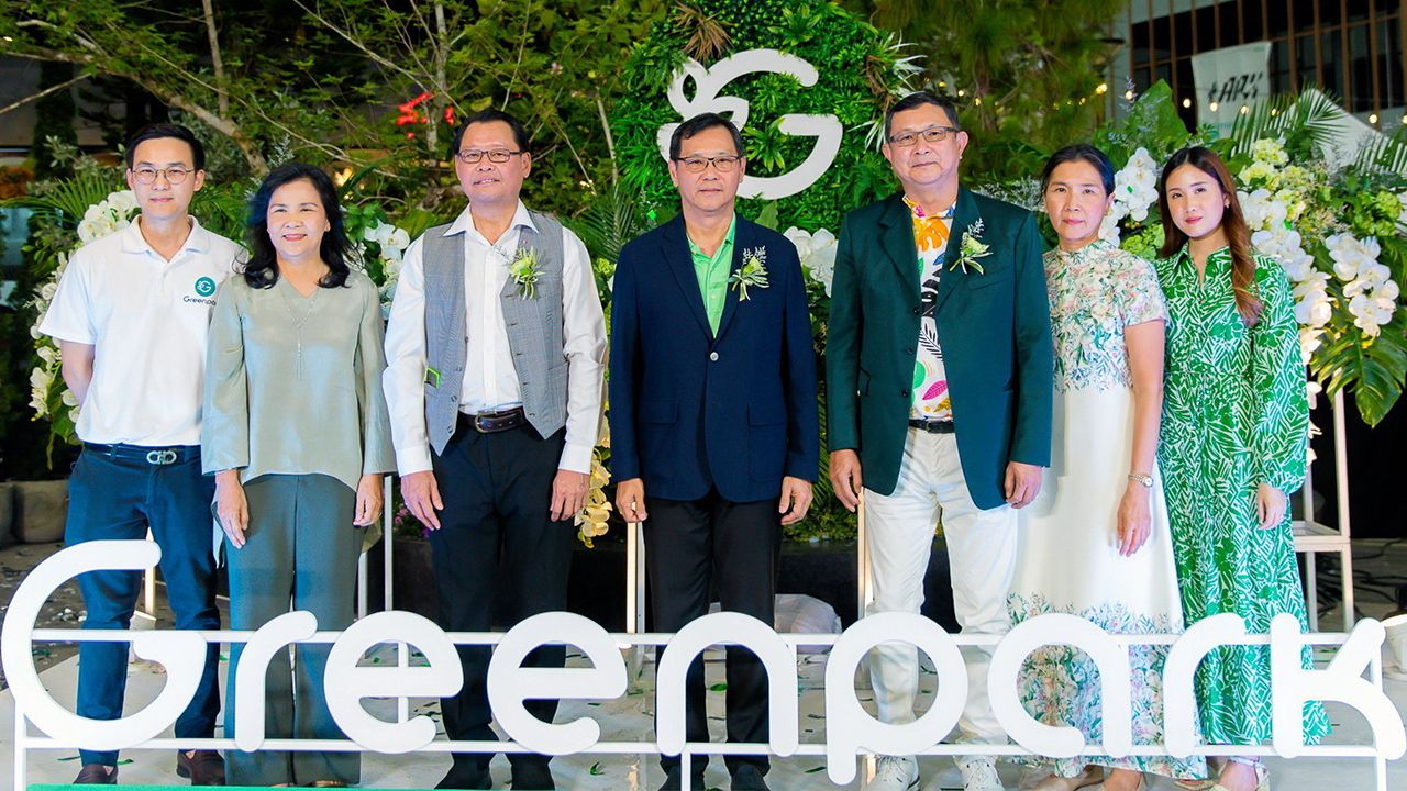 เปิดแล้ว - ชัยวัฒน์ ทองคำคูณ จัดงานเปิด “Green Park” คอมมูนิตี้ มอลล์ สำหรับทุกคนในครอบครัว โดยมี จักริน วังวิวัฒน์, สมชาย ทองคำคูณ, ปรียา เวโรจน์, นงลักษณ์ ทองคำคูณ, กานต์ เวโรจน์ และ พัชชา พูนพล มาร่วมงานด้วย ที่จังหวัดเชียงใหม่ วันก่อน.