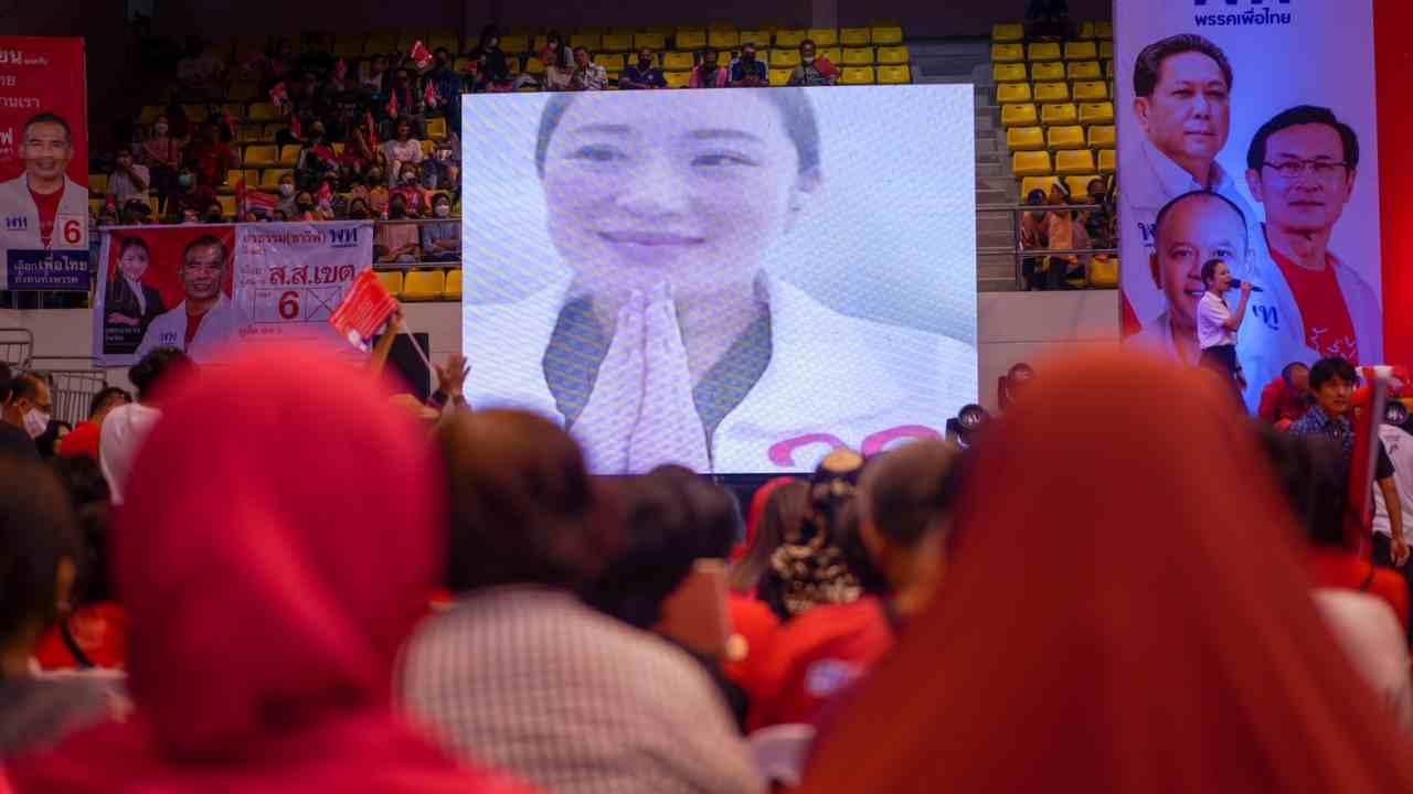 "อิ๊งค์" แหลงใต้ อ้อนคนภูเก็ต หวังมีส.ส.-"เศรษฐา" วอนเลือกเพื่อไทย