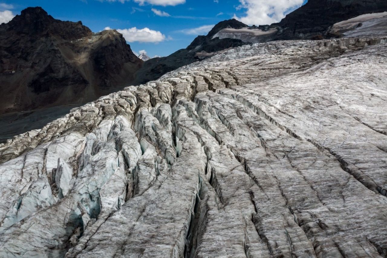 ภาพธารน้ำแข็ง Fee Glacier ในสวิตเซอร์แลนด์ ละลายจนไม่เหลือ เมื่อก.ค.2565 