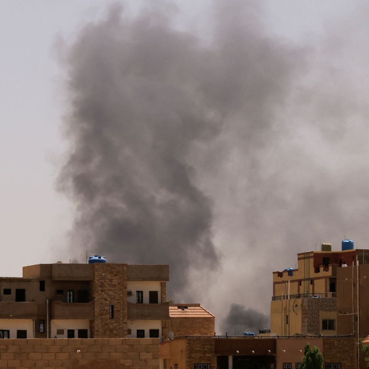 ซูดานรบกันเอง...กองทัพกับกองกำลังสนับสนุนเคลื่อนที่เร็ว ซึ่งเป็นกองกำลังกึ่งทหารในซูดาน สู้รบกันอย่างดุเดือด แย่งชิงอำนาจ มาตั้งแต่ 15 เมษายน 2566