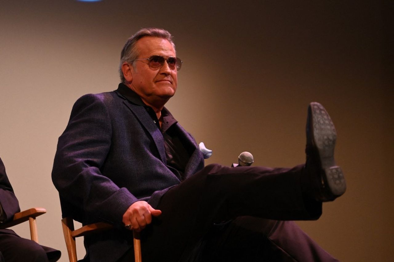 บรูซ แคมเบล (Bruce Campbell) พระเอกตลอดกาลของภาพยนตร์ผีอมตะ