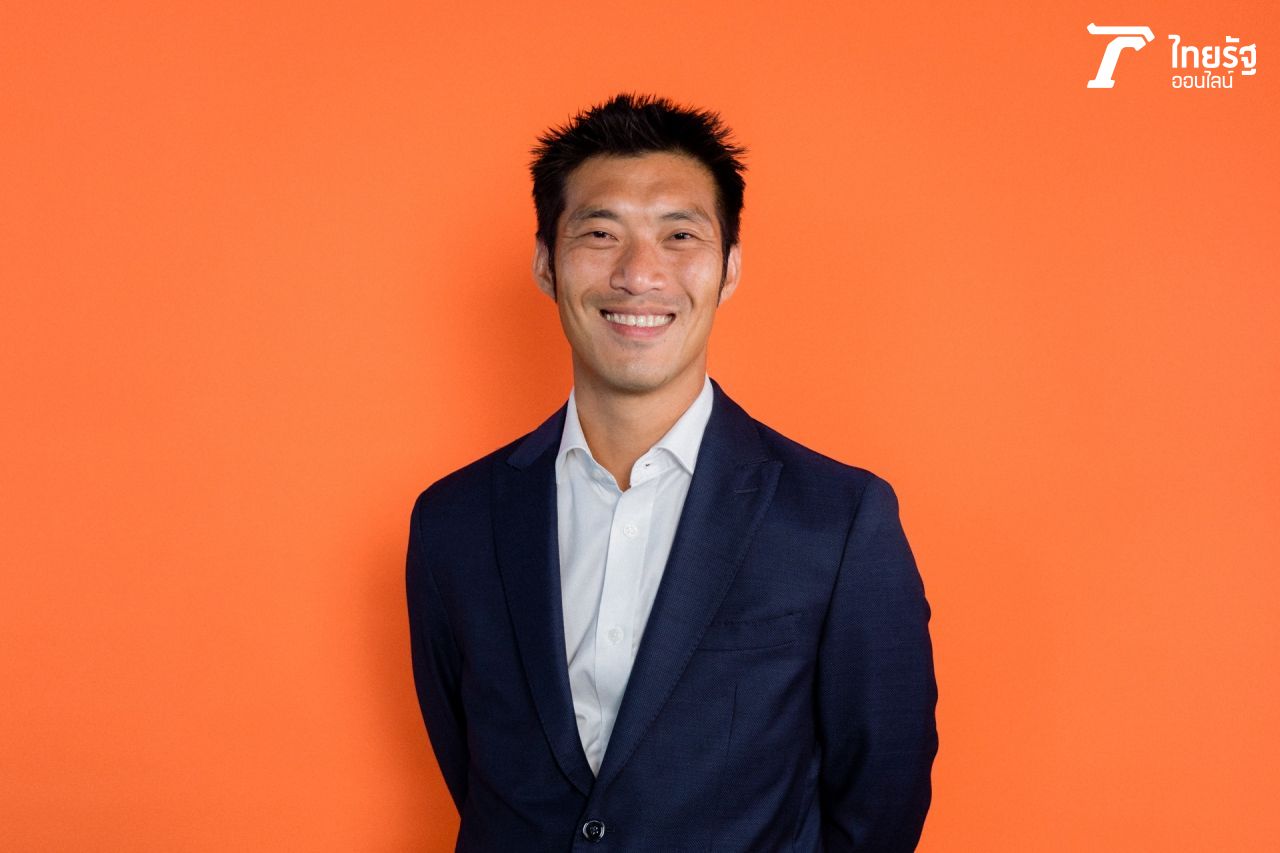 ธนาธร จึงรุ่งเรืองกิจ