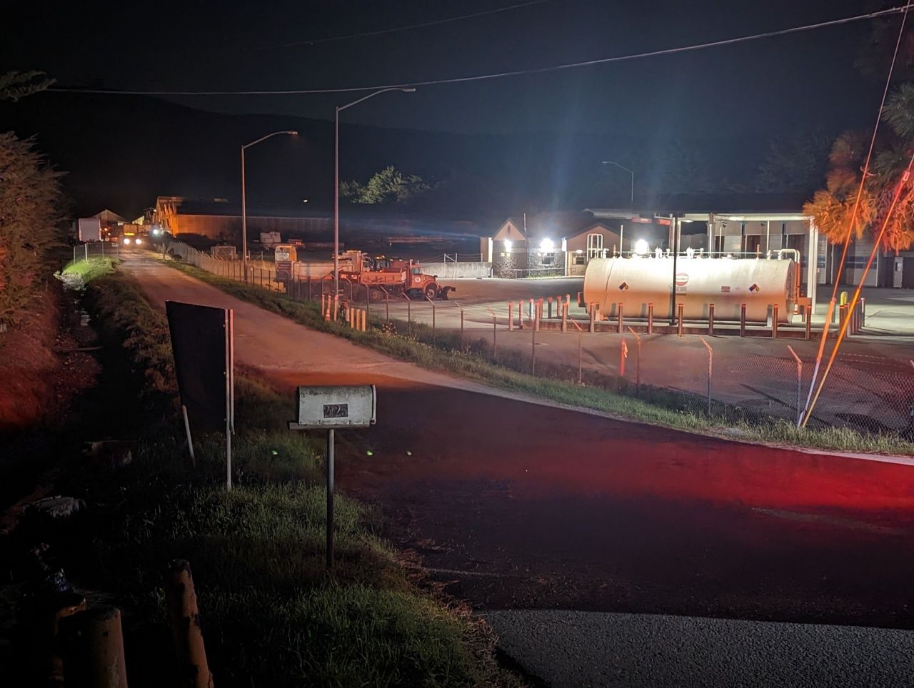 บริเวณที่เกิดเหตุกราดยิงแห่งหนึ่งในเมืองฮาล์ฟ มูน เบย์  รัฐแคลิฟอร์เนีย เมื่อวันที่ 23 มกราคม 2566 