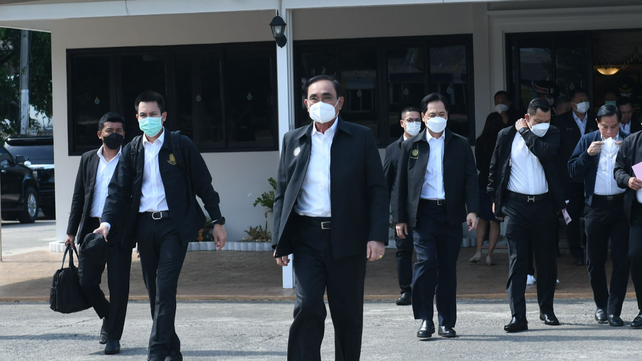 ฟิต “ลุงตู่” พา “พีระพันธุ์” บินลงพื้นที่สุพรรณบุรีบ่ายนี้ หลังถก ครม.เสร็จ