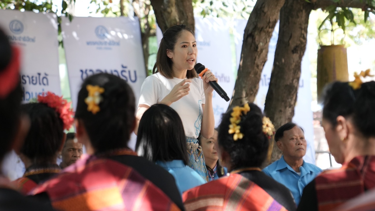 "ตั้น จิตภัสร์" อ้อนขอโอกาสชาวศรีสะเกษ ร่วมพลิกฟื้นชีวิตอยู่ดีมีแฮง