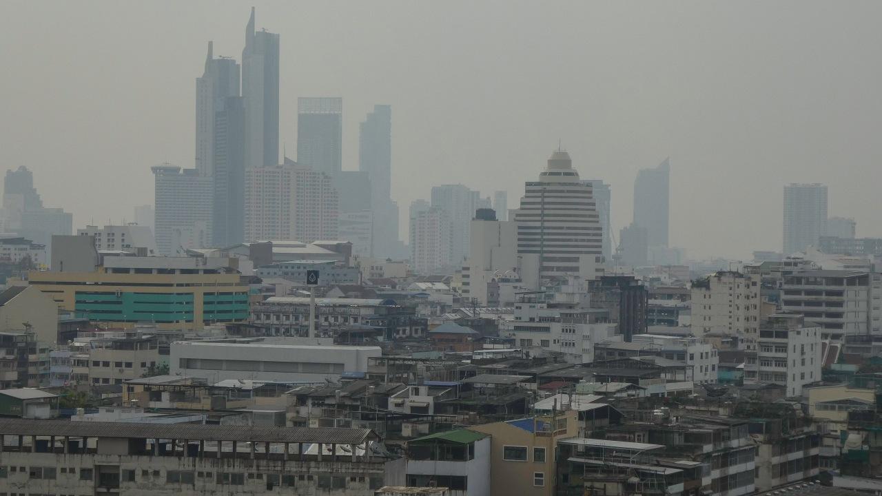 ปภ. อัปเดตพื้นที่เฝ้าระวัง ค่าฝุ่น PM 2.5 พุ่งเกินมาตรฐาน เริ่มมีผลต่อสุขภาพ