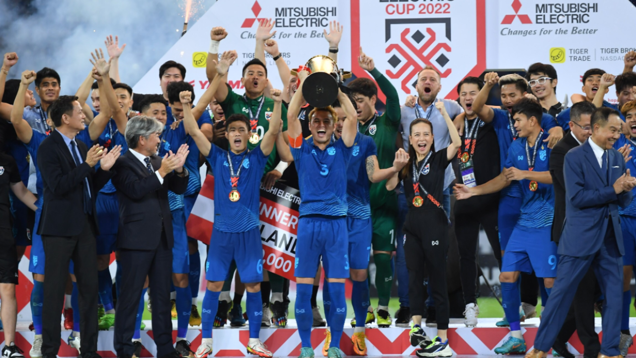 แฟนอินโดฯ สงสัยคนไทยรู้สึกอย่างไรหลังได้แชมป์ “อาเซียนคัพ” แต่ดูไม่ค่อยดีใจเท่าไร