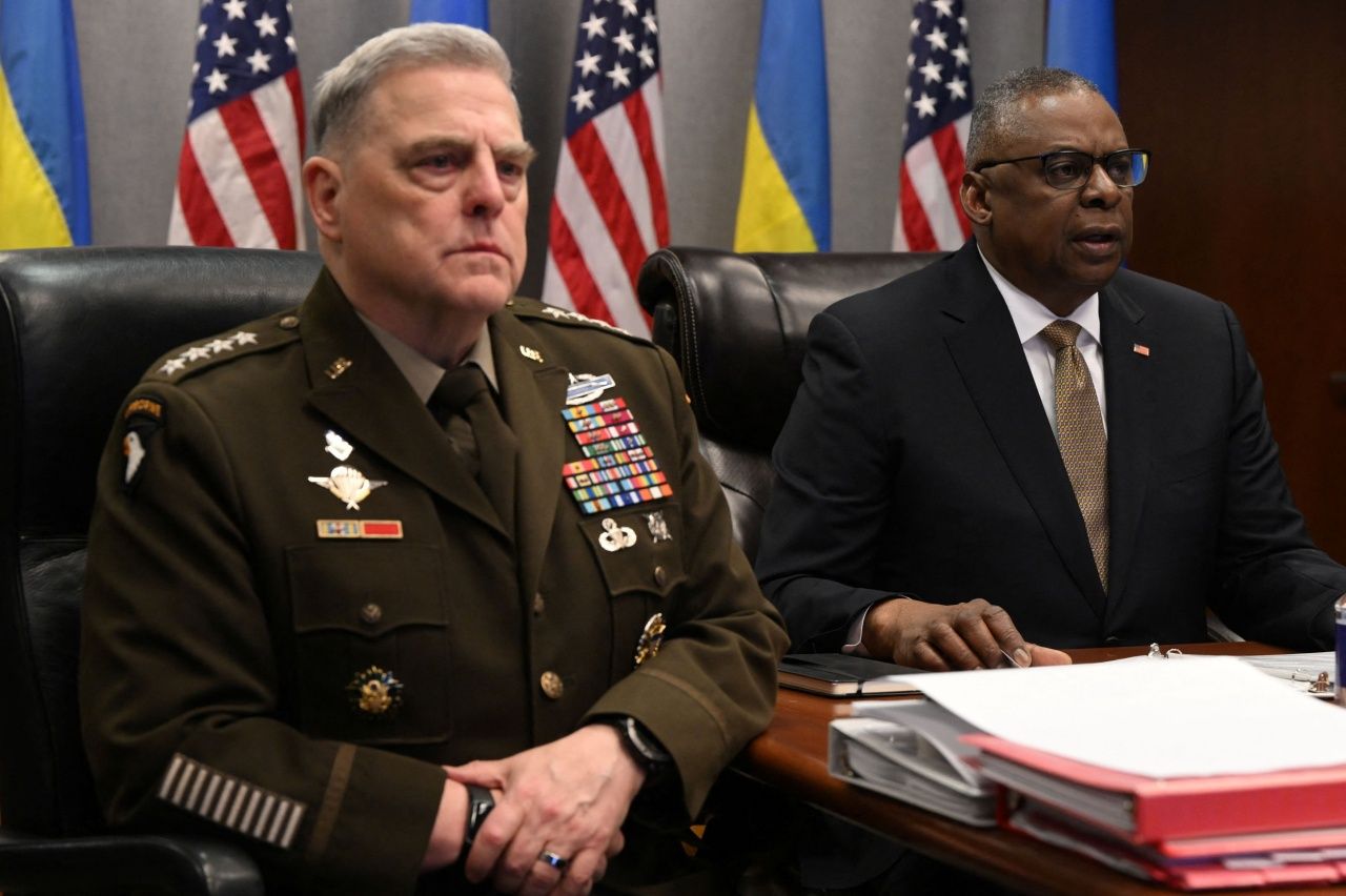 พลเอกมาร์ก มิลลีย์ ประธานคณะเสนาธิการร่วมสหรัฐฯ (ซ้าย) ​และลอยด์ ออสติน รมว.กลาโหมของสหรัฐฯ