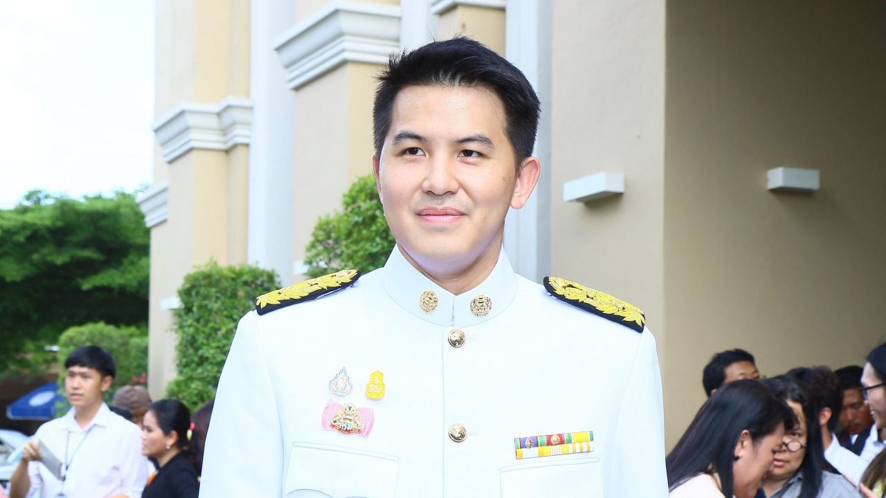 อธิรัฐ รัตนเศรษฐ