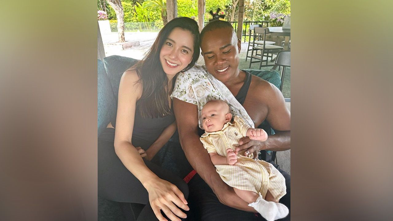โมเมนต์ลุงหลานสุดน่ารัก ลุงรัศมีแข ไปเยี่ยม น้องเลอา ลูกสาว ไอซ์-อภิษฎา แม่สุดแซ่บเลยเขียนแคปชัน “ลูกเก่งมากลูกจิตแข็งไม่กลัวลุงแข” ไม่รู้จะฮาหรือจะเอ็นดูก๊อน...น.