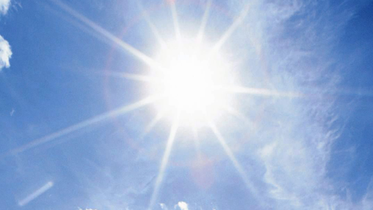 สภาพอากาศวันนี้ ตอนบนจมฝุ่น กลางวันร้อนจัด อุณหภูมิสูงสุด 39 องศาฯ