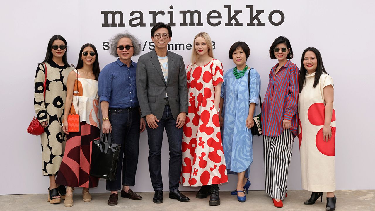 รุ่นใหม่ล่าสุด - ธนพงษ์ จิราพาณิชกุล เปิดตัวคอลเลกชัน “Marimekko Spring/Summer 2023 Collection” ได้รับแรงบันดาลใจจากสถาปัตยกรรมแห่งอนาคตใหม่ นีโอ ฟิวเจอร์ริสม์ โดยมี ม.ล.จิราธร จิรประวัติ และ พิมดาว พานิชสมัย มาร่วมงานด้วย ที่จิม ทอมป์สัน อาร์ต เซ็นเตอร์ วันก่อน.