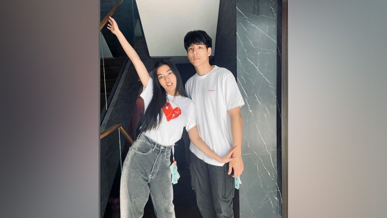 ฮอตยิ่งกว่าแมนยูฯ แพ้ 7-0 ก็ข่าวลือว่า นิกกี้ เลิกกับ ก้อย-อรัชพร ก่อนนี้ ตุ๊กกี้-สุดารัตน์ ก็ช่วยแก้ข่าวว่าเปล่านะ แต่ล่าสุดกลับพูด “ถ้าเลิกกันทั้งๆที่รักกันมาก ผิดไหม”...อ้าว เกมพลิก!
