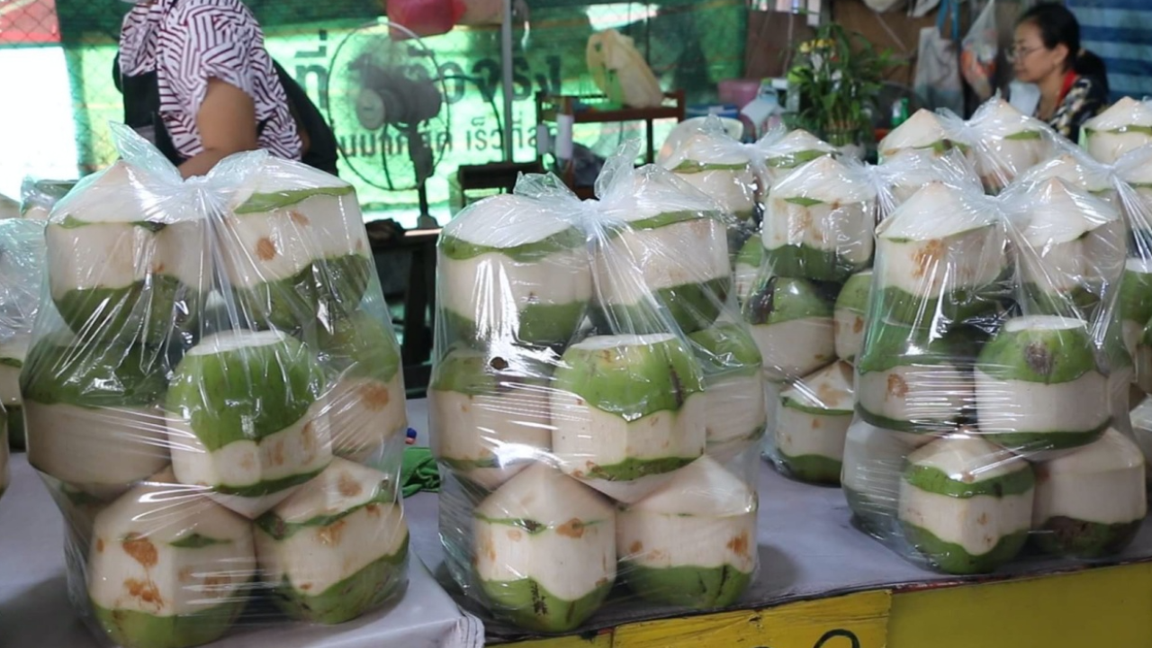 มะพร้าวน้ำหอมราคาพุ่งไม่หยุด ล้งตามซื้อถึงหน้าสวน ส่งจีน